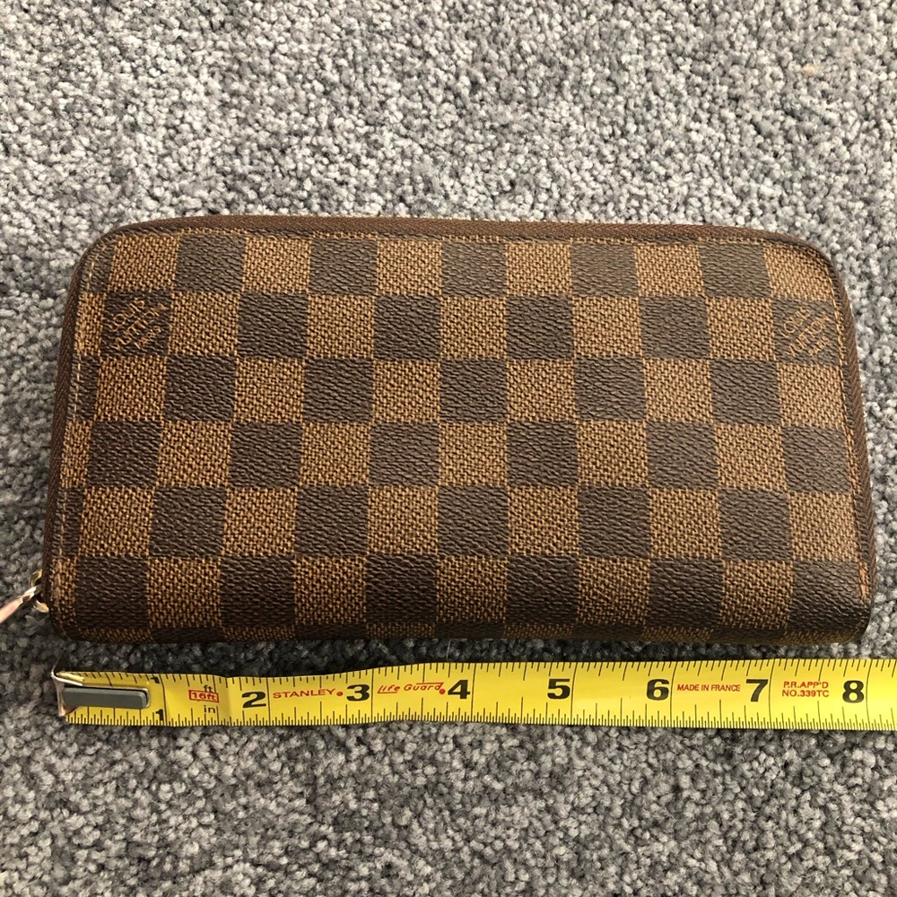 Louis Vuitton damier ebene zippy wallet